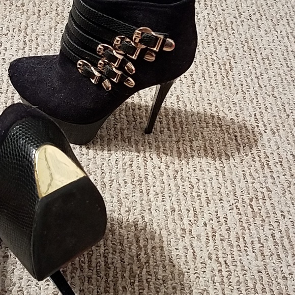 Heels - Picture 2 of 3